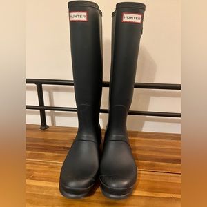 Hunter navy rain boots original tall boot men’s 8 womens 10